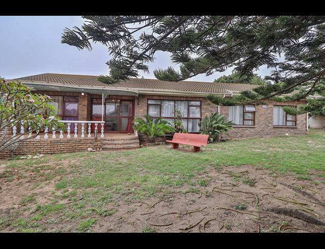 3 BEDROOM HOUSE RENTED IN BLUEWATER BAY